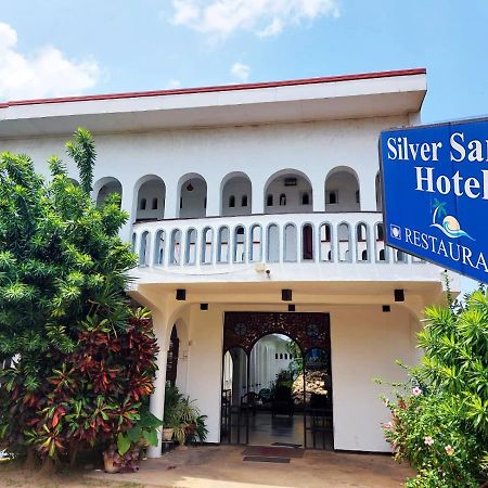 Hotel Silver Sands Negombo Exterior photo
