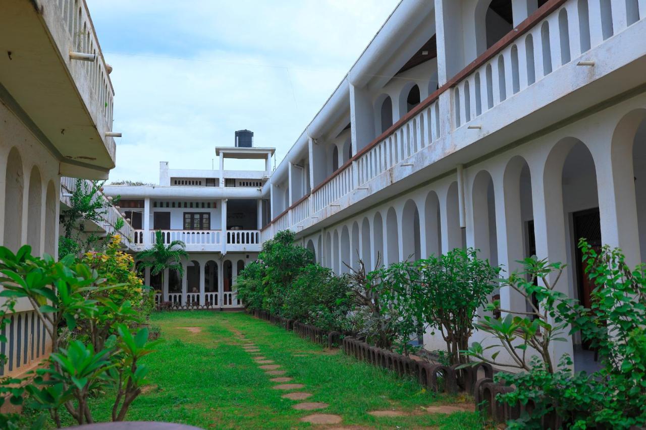 Hotel Silver Sands Negombo Exterior photo