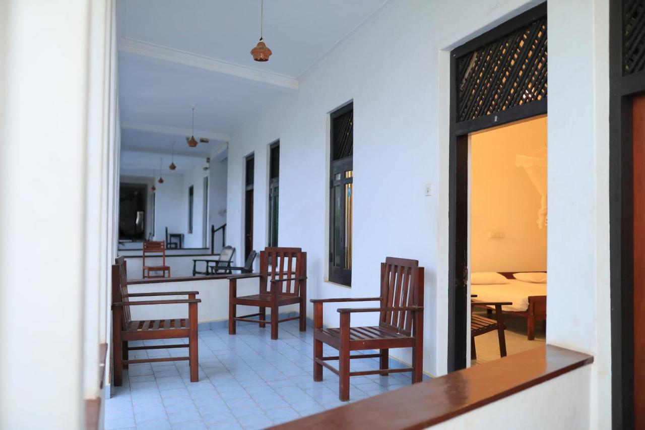 Hotel Silver Sands Negombo Exterior photo